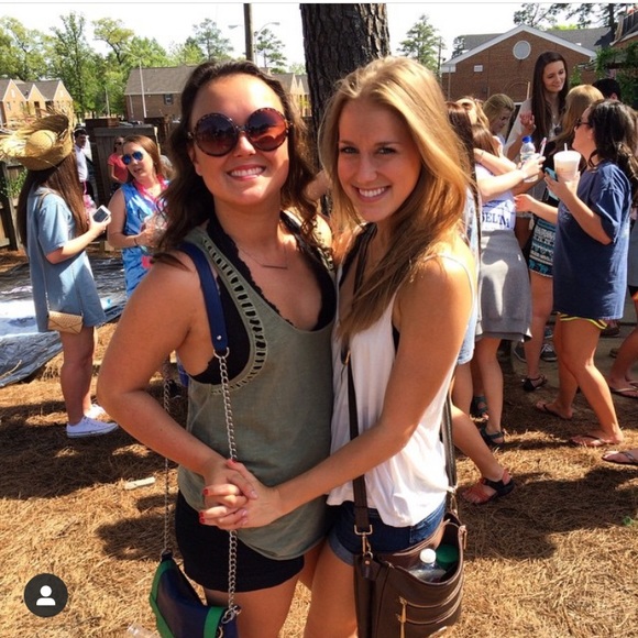 ๐2 for $10 Forever 21 tank top - Picture 7 of 8